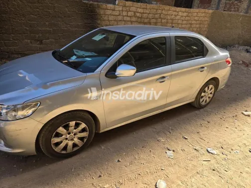 بيجو 301 2017 أبيض مستعملة للبيع - 4