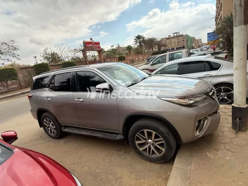 Toyota Fortuner 2018 White Used for Sale - 3