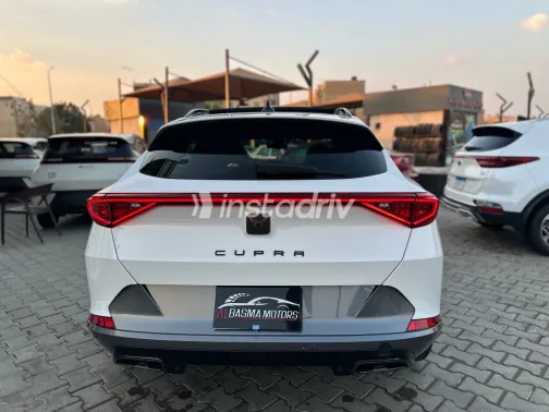 كوبرا فورمينتور 2023 أبيض مستعملة للبيع - 3