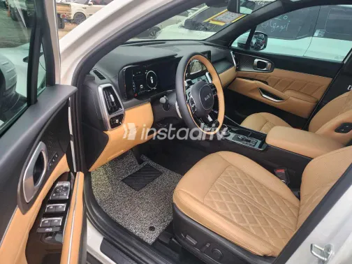 كيا سورينتو 2022 أبيض مستعملة للبيع - 1