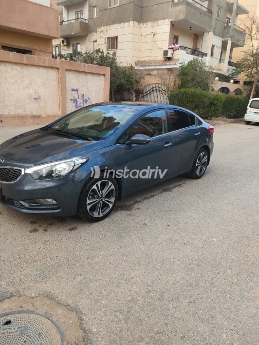 كيا سيراتو 2016 أبيض مستعملة للبيع - 1