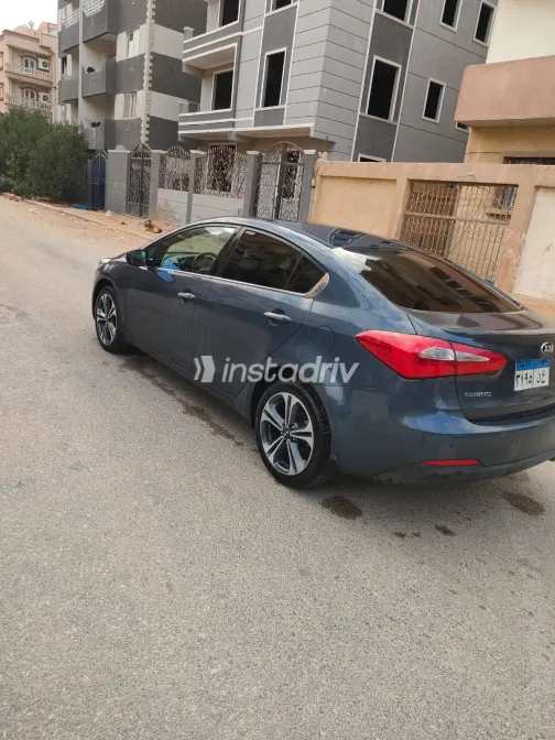 كيا سيراتو 2016 أبيض مستعملة للبيع - 3