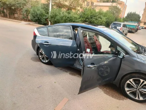 كيا سيراتو 2016 أبيض مستعملة للبيع - 4