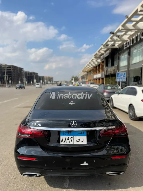 مرسيدس E 300 2021 أبيض مستعملة للبيع - 1