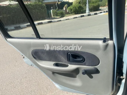 رينو كليو 2005 أبيض مستعملة للبيع - 4