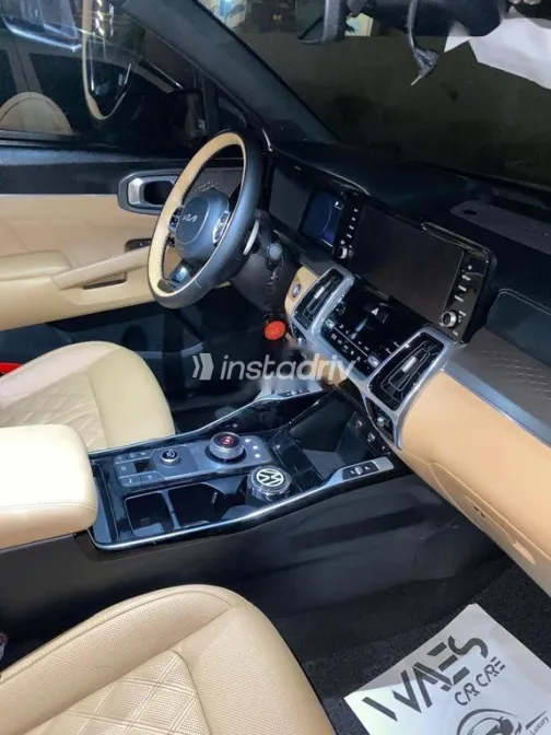 Kia Sorento 2023 White Used for Sale - 3