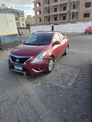 نيسان صنى 2022 أحمر مستعملة للبيع