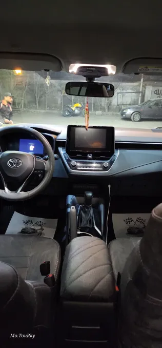 تويوتا كورولا 2024 أبيض مستعملة للبيع