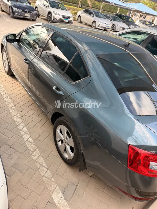 سكودا اوكتافيا A7 2020 أبيض مستعملة للبيع - 1