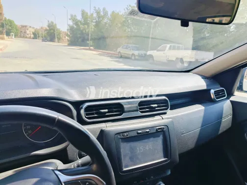 Renault Duster 2019 White Used for Sale - 4