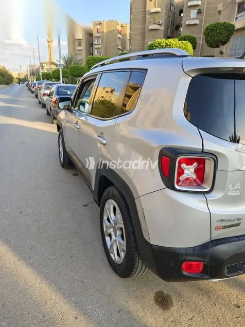 جيب رينيجيد 2016 فضي مستعملة للبيع - 2