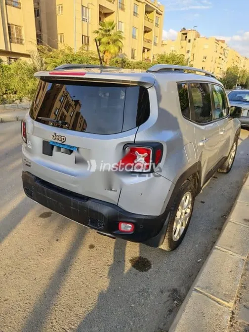 جيب رينيجيد 2016 فضي مستعملة للبيع - 4