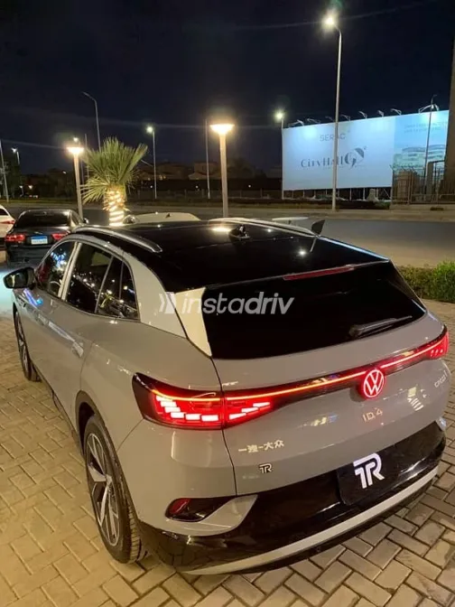 فولكس فاغن اي دي 4 2024 رمادي جديدة للبيع - 3