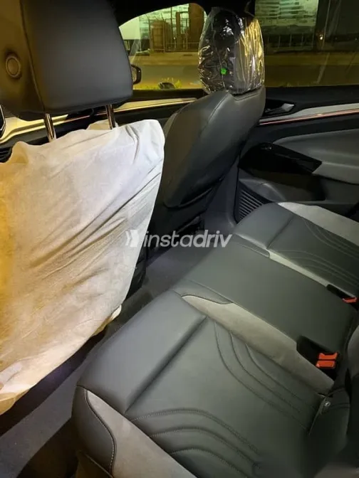 فولكس فاغن اي دي 4 2024 رمادي جديدة للبيع - 5