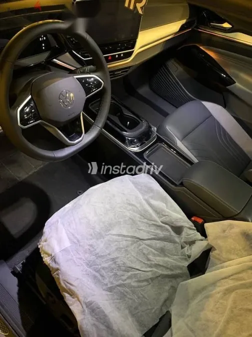 فولكس فاغن اي دي 4 2024 رمادي جديدة للبيع - 6