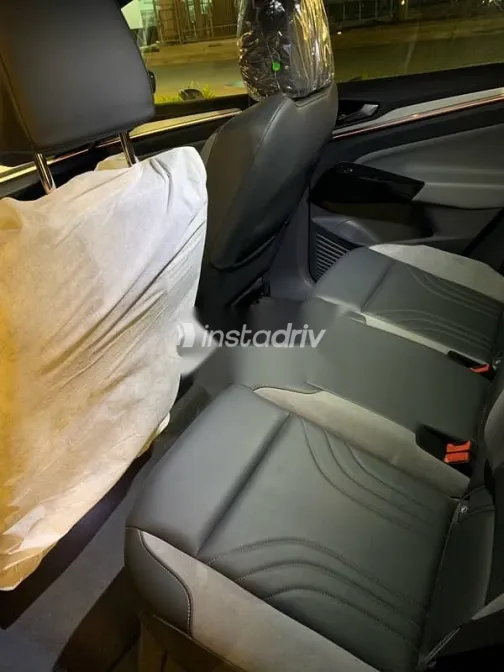 فولكس فاغن اي دي 4 2024 رمادي جديدة للبيع - 7