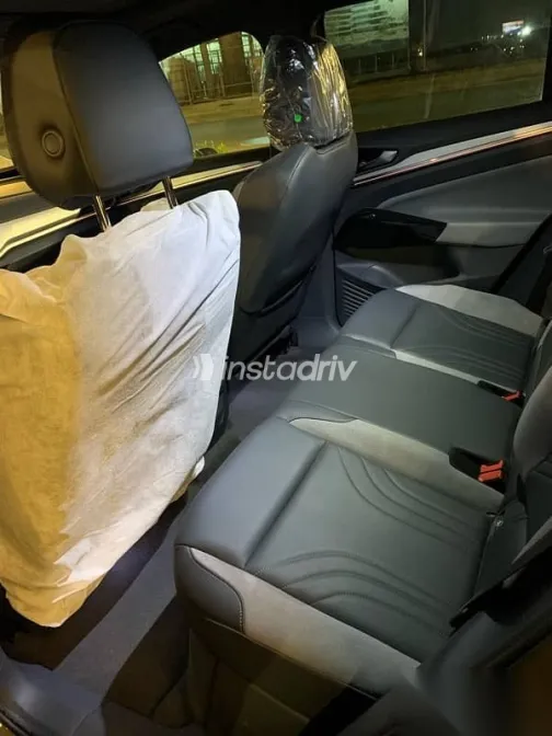 فولكس فاغن اي دي 4 2024 رمادي جديدة للبيع - 8