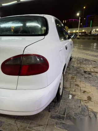 دايو لانوس 2000 أبيض مستعملة للبيع