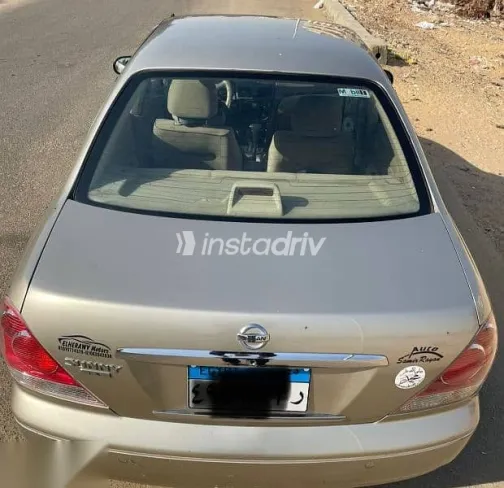نيسان صنى 2015 ذهبي مستعملة للبيع - 4