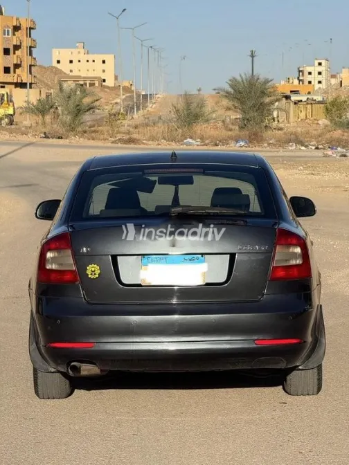 سكودا فانتازيا 2010 فضي مستعملة للبيع - 3