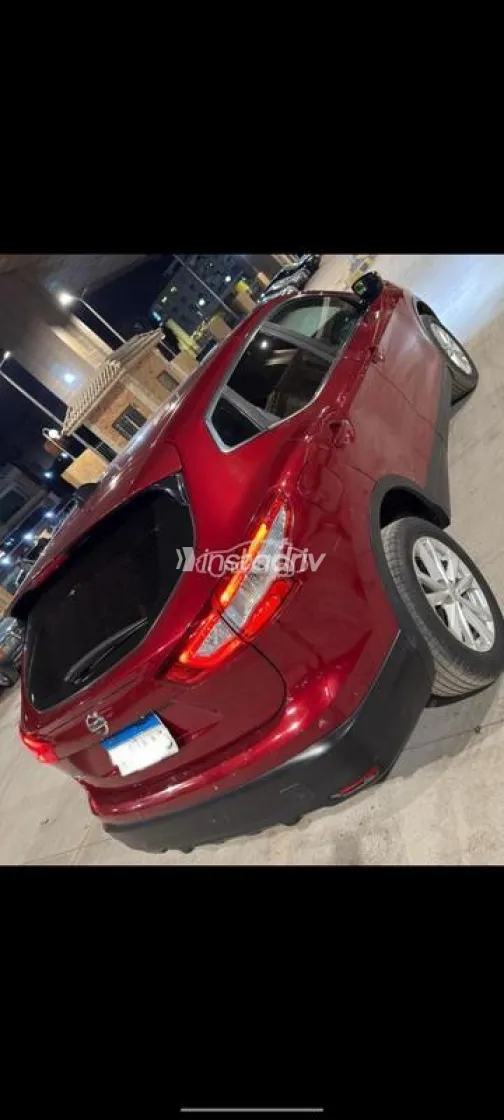 Nissan Qashqai 2017 White Used for Sale - 3