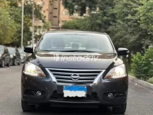 نيسان سنترا 2016 رمادي غامق مستعملة للبيع - 2