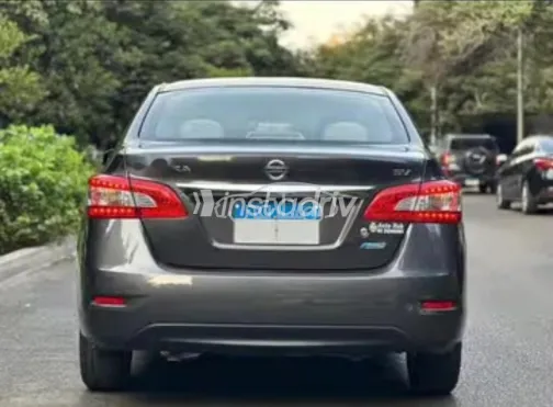 نيسان سنترا 2016 رمادي غامق مستعملة للبيع - 3