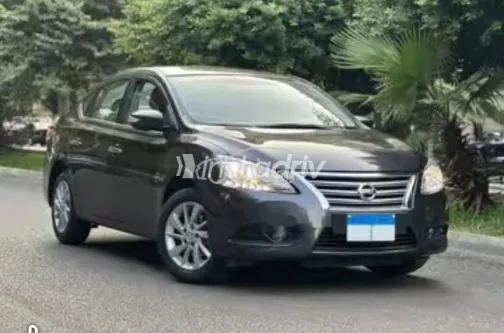 نيسان سنترا 2016 رمادي غامق مستعملة للبيع - 4