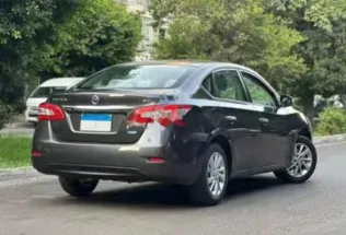 نيسان سنترا 2016 رمادي غامق مستعملة للبيع