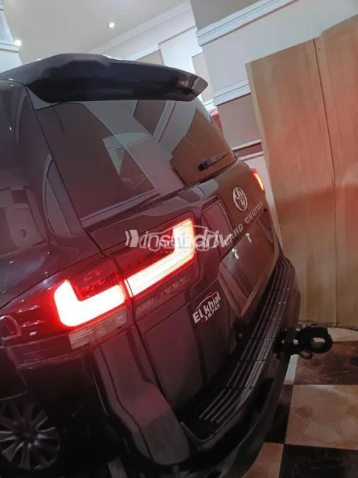 تويوتا لاند كروزر 2022 أبيض مستعملة للبيع - 2