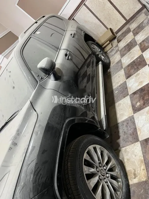 تويوتا لاند كروزر 2022 أبيض مستعملة للبيع - 4