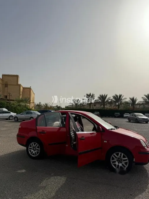 فولكس فاغن بولو 2006 أحمر مستعملة للبيع - 4