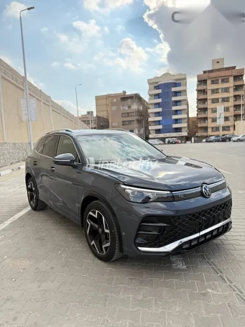 Volkswagen Tiguan 2025 Gray Used for Sale - 1