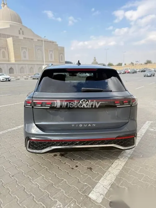 Volkswagen Tiguan 2025 Gray Used for Sale - 3