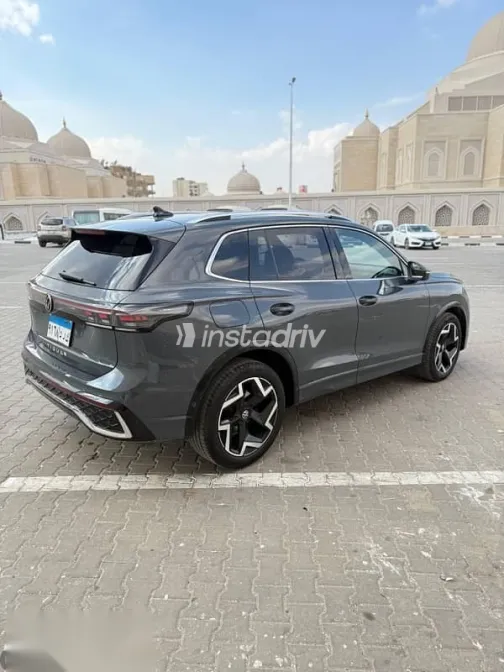 Volkswagen Tiguan 2025 Gray Used for Sale - 6