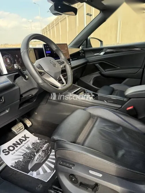 Volkswagen Tiguan 2025 Gray Used for Sale - 9