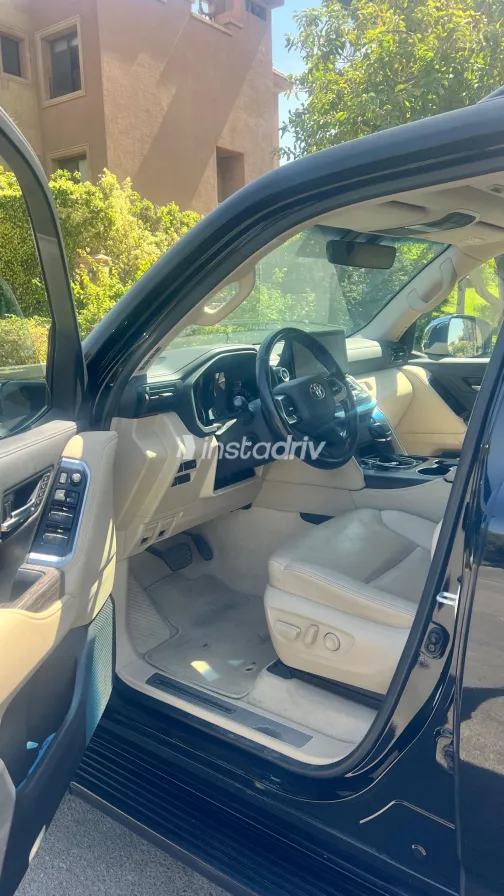 تويوتا لاند كروزر 2022 أبيض مستعملة للبيع - 2