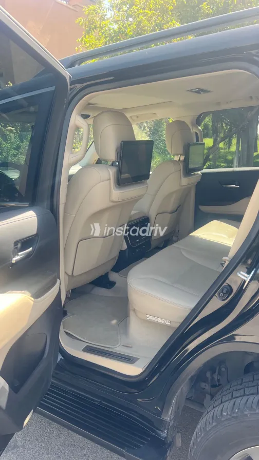 تويوتا لاند كروزر 2022 أبيض مستعملة للبيع - 3