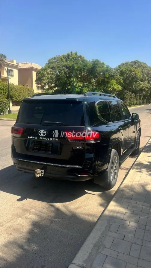 تويوتا لاند كروزر 2022 أبيض مستعملة للبيع - 5