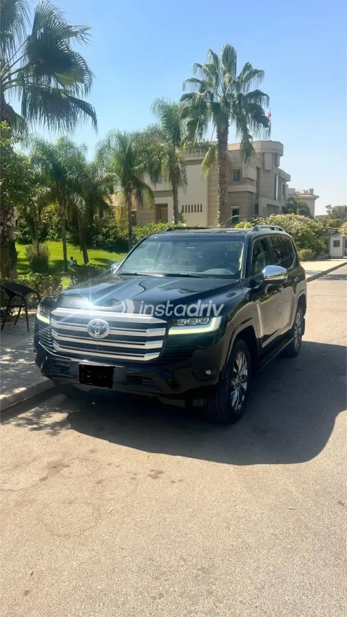 تويوتا لاند كروزر 2022 أبيض مستعملة للبيع - 6