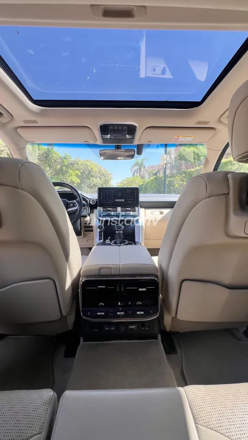 تويوتا لاند كروزر 2022 أبيض مستعملة للبيع - 7