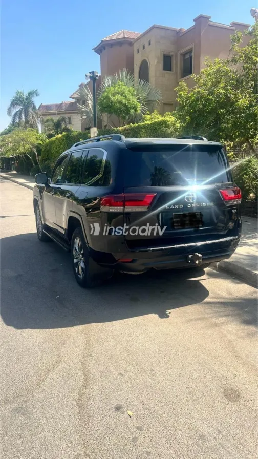 تويوتا لاند كروزر 2022 أبيض مستعملة للبيع - 9