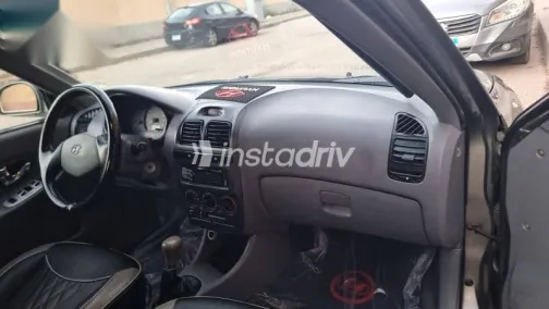 هيونداي فيرنا 2014 رمادي مستعملة للبيع - 4