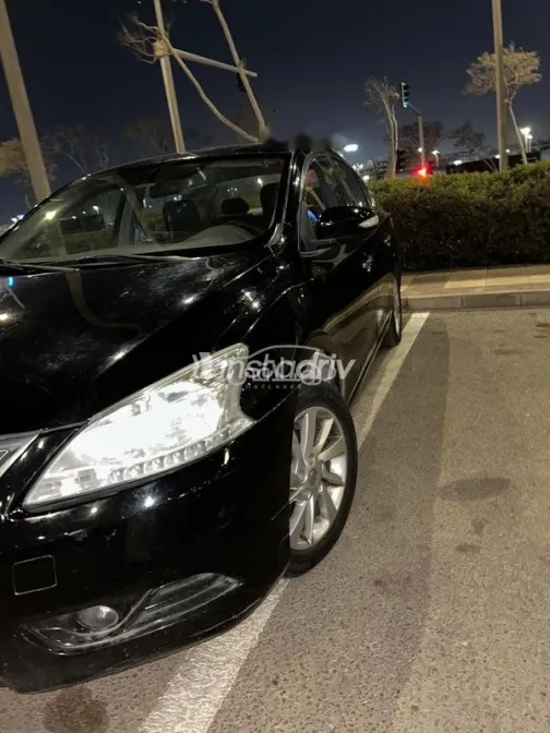 نيسان سنترا 2018 أبيض مستعملة للبيع - 1