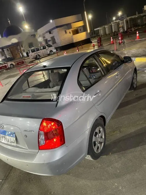 هيونداي اكسنت RB 2011 فضي مستعملة للبيع - 2