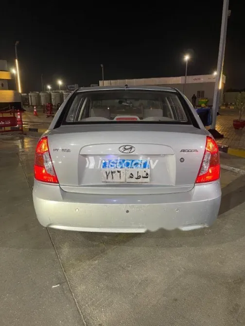هيونداي اكسنت RB 2011 فضي مستعملة للبيع - 3