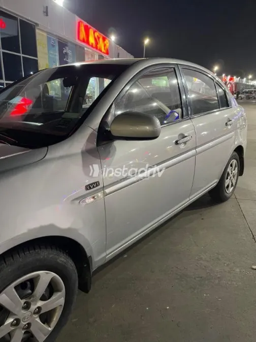 هيونداي اكسنت RB 2011 فضي مستعملة للبيع - 4