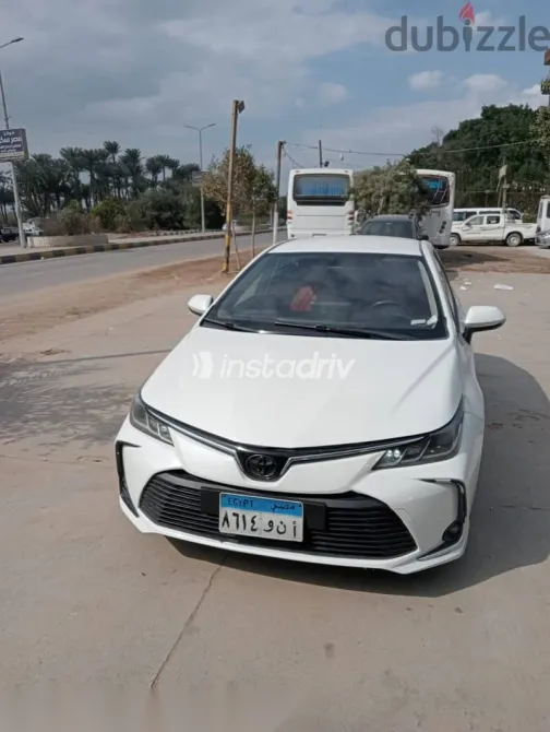 تويوتا كورولا 2020 أبيض مستعملة للبيع - 2