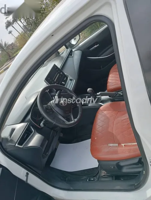 تويوتا كورولا 2020 أبيض مستعملة للبيع - 3