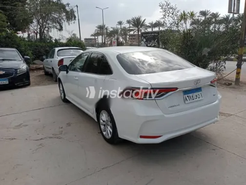 تويوتا كورولا 2020 أبيض مستعملة للبيع - 5